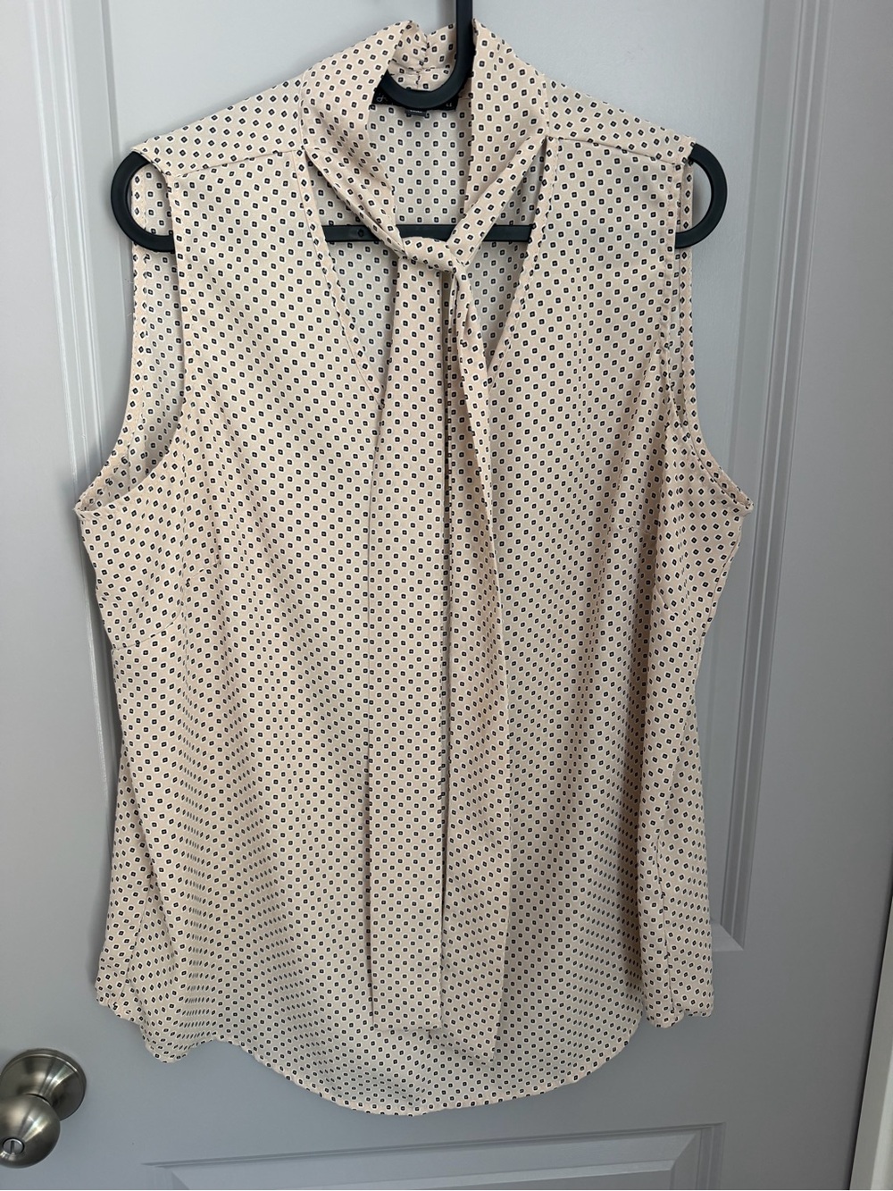 Adrianna Papell Women’s Beige/Black Geometric Tie Neck Chiffon Blouse L
